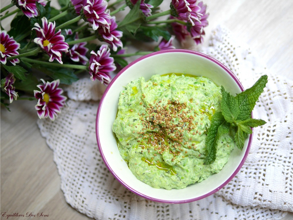 Cette tartinade de petits pois à la menthe apportera du pep's et de l'originalité à vos apéritifs entre amis !