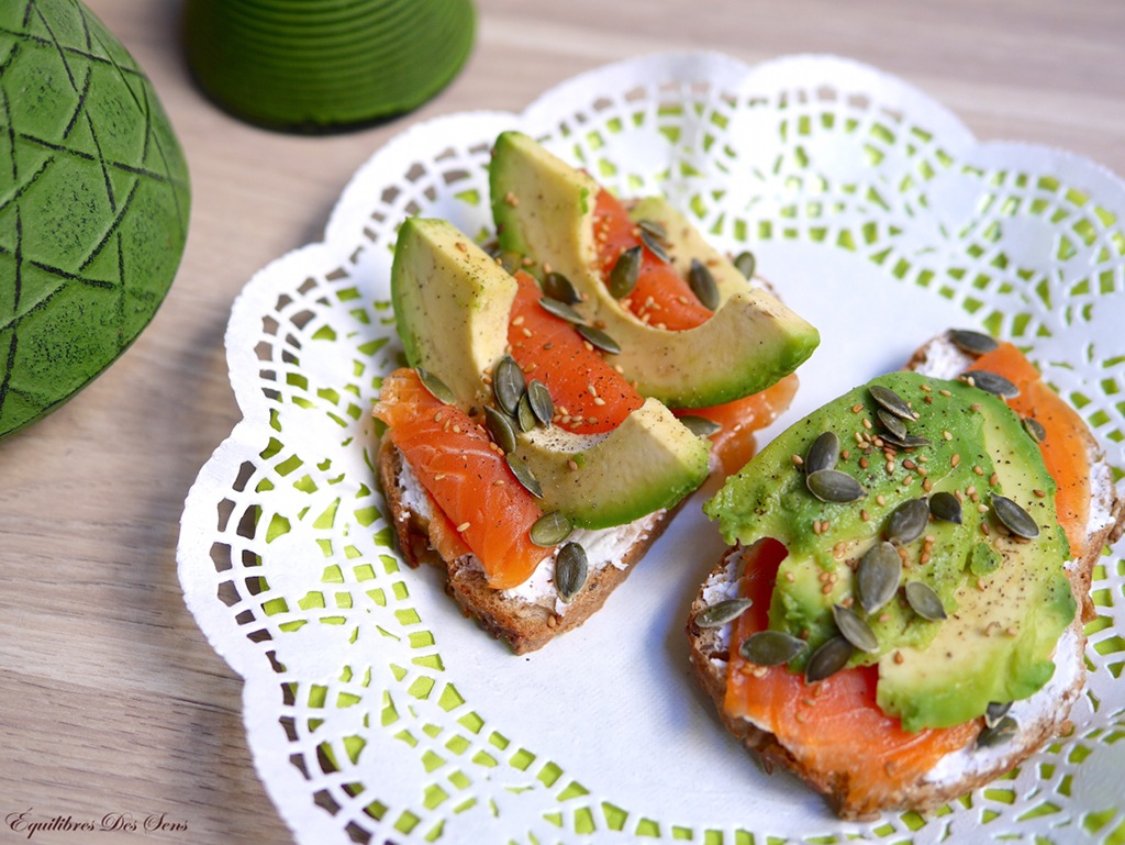 Tartines saumon-avocat-fromage frais pour un repas gourmand et équilibré !