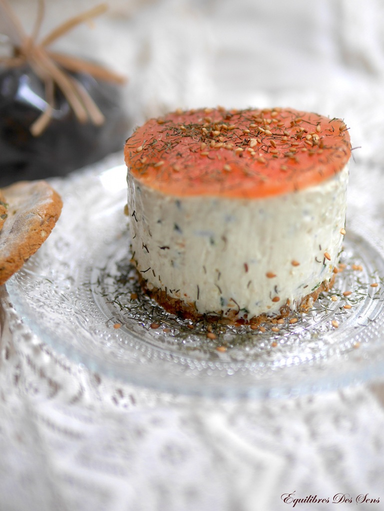 Irrésistible cheesecake à la truite fumée et au fromage frais pour une entrée équilibrée, originale et savoureuse !