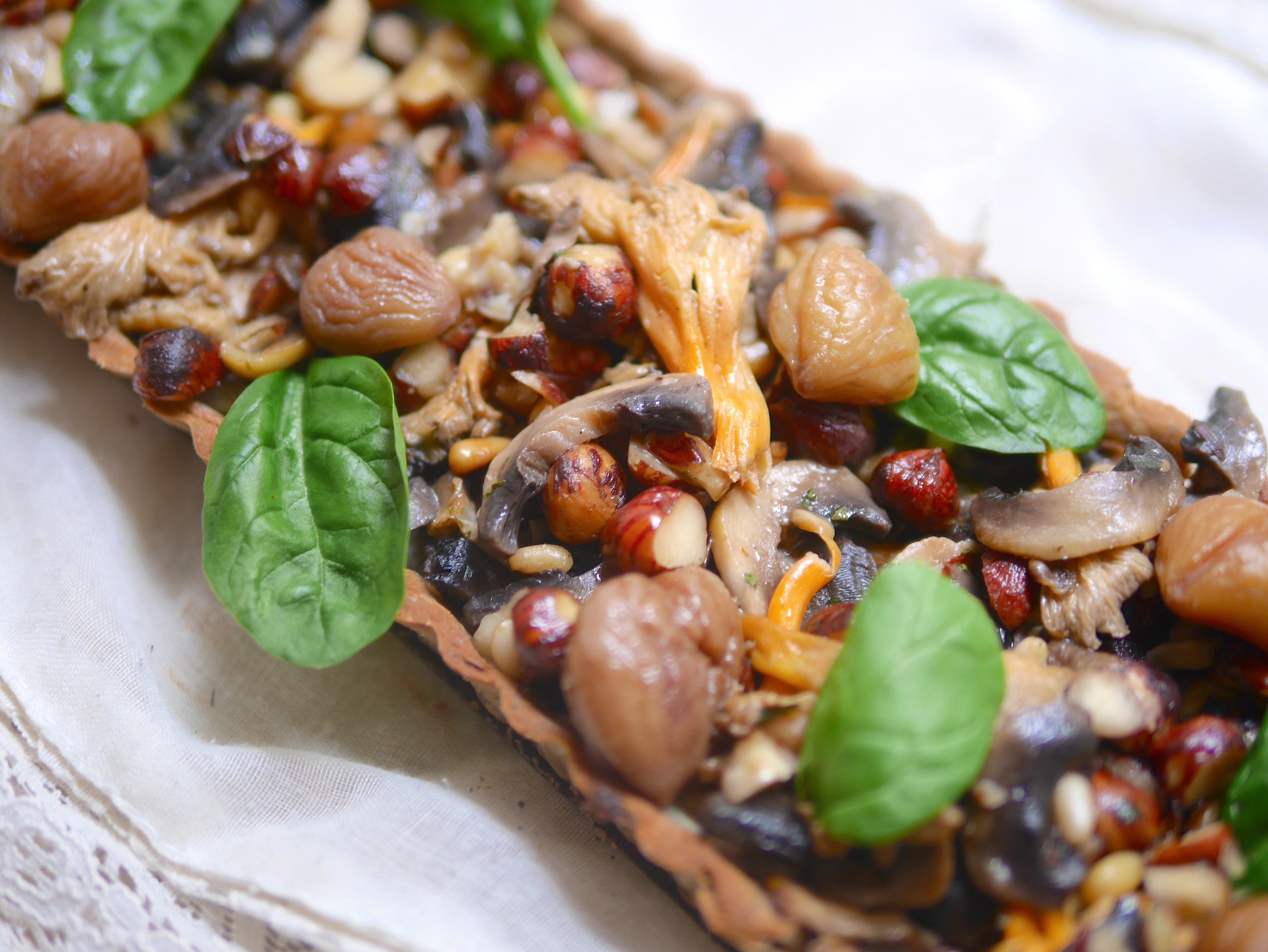 Tarte forestière champignons-marrons-noisettes pour un repas d'automne sain & gourmand ;-)