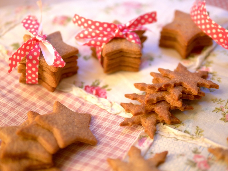 Craquez pour ces délicieux sablés de Noël à la cannelle et au sarrasin ! Délices à déguster ou à offrir ;-)