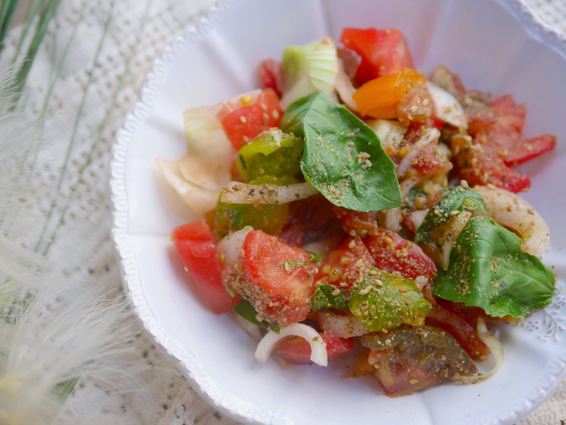 Salades de tomates anciennes, basilic et huile de noix en toute simplicité !