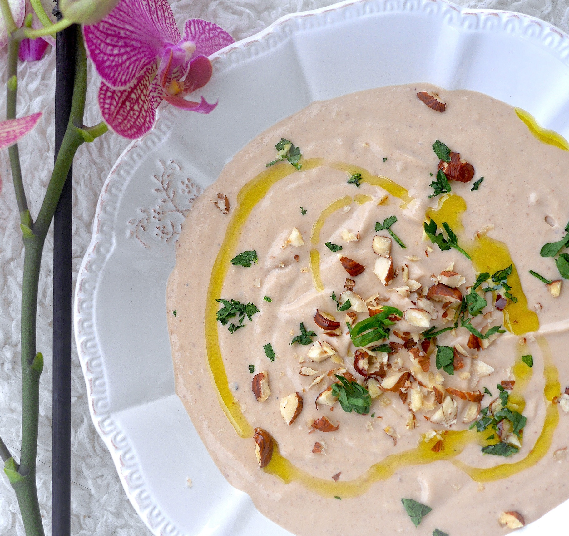 Velouté aux châtaignes et noisettes grillées à la crème de riz ! Onctueux, léger et savoureux !