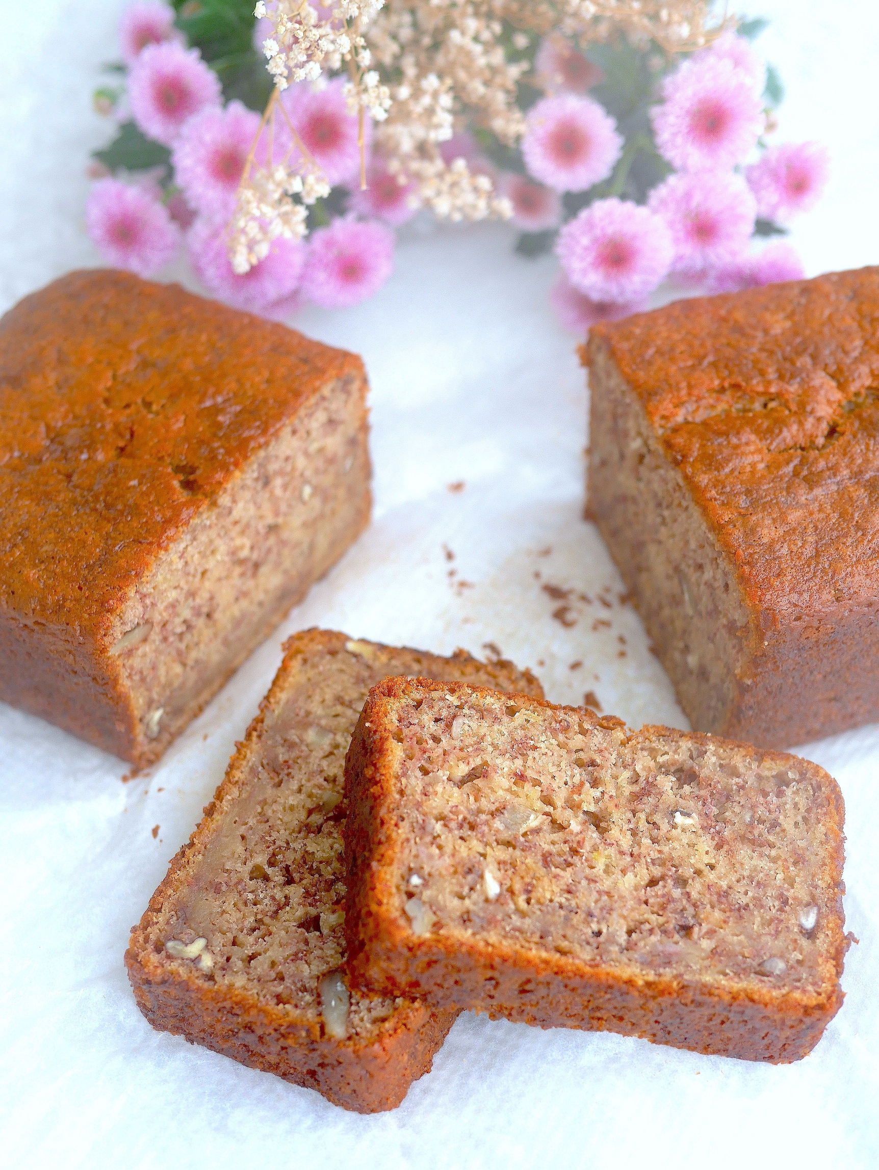 Cake à la banane et aux noix de pécan vegan et sans gluten ! Léger, moelleux et très savoureux ;-)