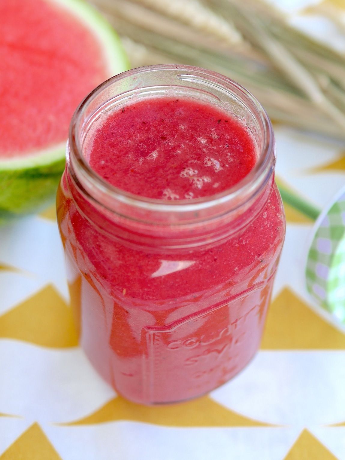 Faites le plein de fraîcheur et de vitamines avec ce smoothie melon-pastèque-framboise !